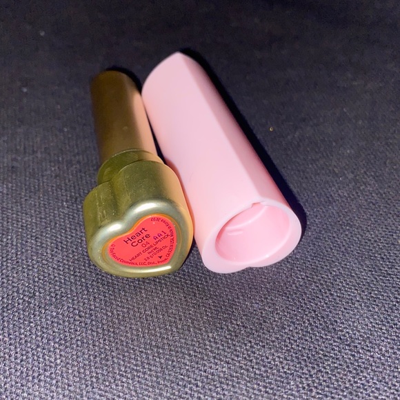 Too Faced - ‘Heart Core’ Heart Core Lipstick - Picture 4 of 8